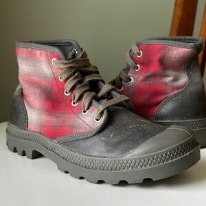 Palladium Baggy Womens Canvas/Leather Plaid High Top Sneaker Charcoal/Red US 7.5